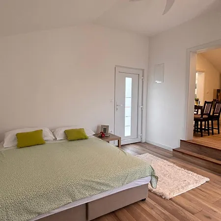 Apartment House Roza With Two Trogir