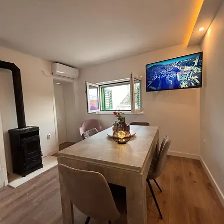 House Roza With Two Apartment *
