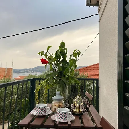 Apartment House Roza With Two Trogir